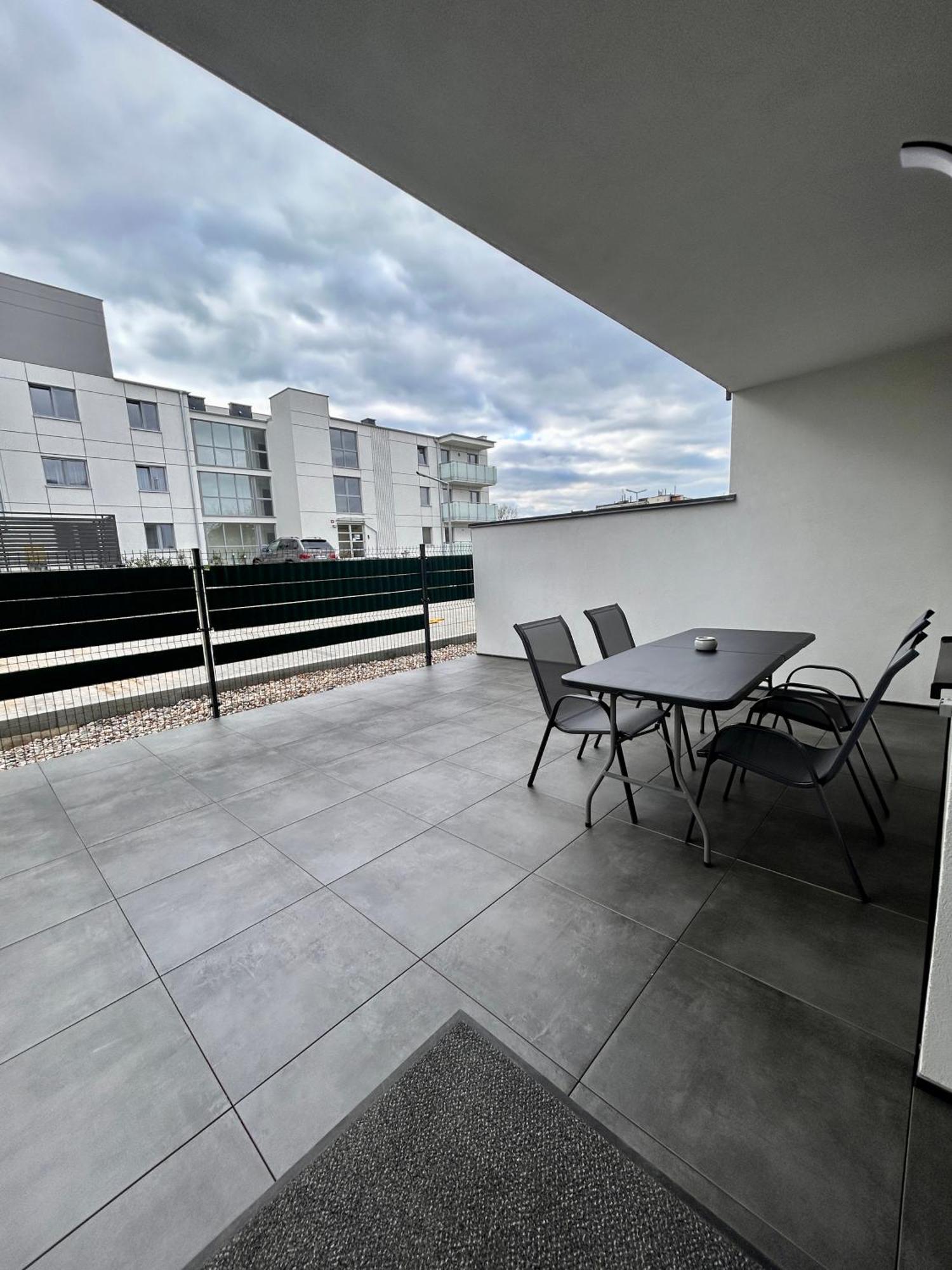 Boleslaviaapartments - Apartament Merci 4, Private Parking Free, Air Condition Boleslawiec  Buitenkant foto
